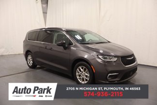 Used 2023 Chrysler Pacifica Touring-L image 1