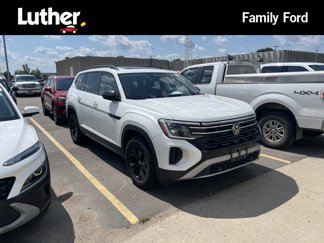Used 2024 Volkswagen Atlas Peak Edition SEL image 1