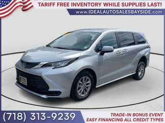 Used 2023 Toyota Sienna LE image 1