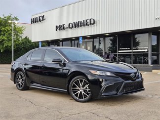 Used 2024 Toyota Camry SE image 1