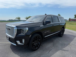 Used 2022 GMC Yukon XL Denali image 1