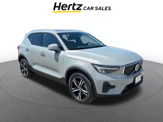 Used 2024 Volvo XC40 B5 Core image 1