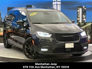 Used 2024 Chrysler Pacifica Touring-L w/ S Appearance Package image 1