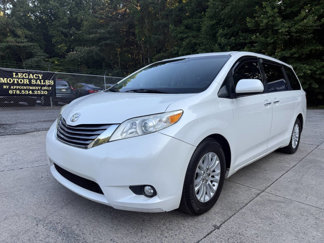Used 2015 Toyota Sienna XLE w/ XLE Navigation Package image 1
