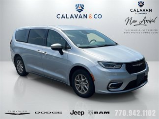 Used 2023 Chrysler Pacifica Touring-L image 1