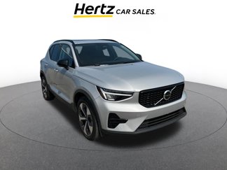 Used 2024 Volvo XC40 B5 Core image 1