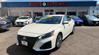 Used 2023 Nissan Altima 2.5 SV image 1