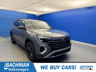 New 2025 Volkswagen Atlas Peak Edition SE image 1