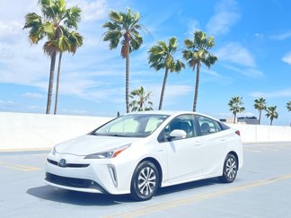 Used 2021 Toyota Prius LE image 1