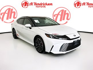 Used 2025 Toyota Camry XLE image 1