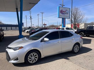 Used 2018 Toyota Corolla LE image 1