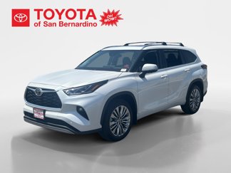 New 2025 Toyota Highlander Platinum image 1
