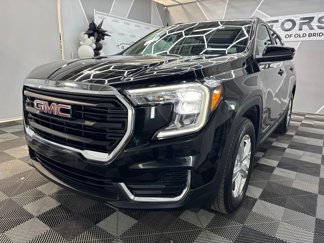 Used 2022 GMC Terrain SLE image 1