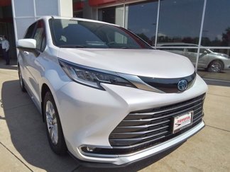 New 2025 Toyota Sienna Limited image 1