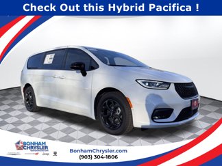 New 2024 Chrysler Pacifica Limited w/ Uconnect Theater Family Group image 1