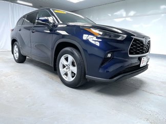 Certified 2022 Toyota Highlander LE image 1
