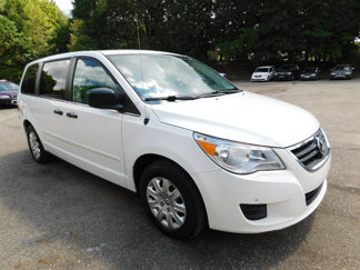 Used 2011 Volkswagen Routan S image 1