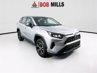 Used 2022 Toyota RAV4 LE image 1