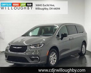 New 2025 Chrysler Pacifica Select image 1