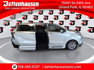 Used 2024 Toyota Sienna XLE image 1