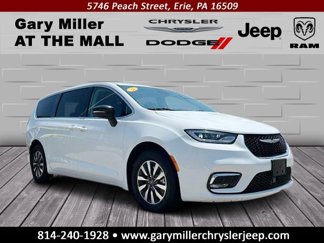 Used 2024 Chrysler Pacifica Select image 1