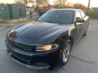 Used 2017 Dodge Charger SXT image 1