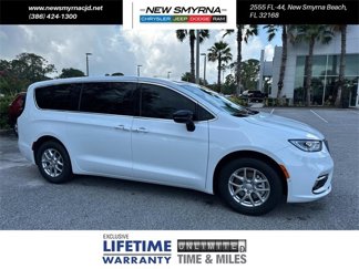 New 2025 Chrysler Pacifica Select image 1