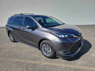 Used 2023 Toyota Sienna XLE image 1