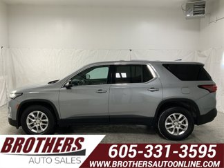 Used 2023 Chevrolet Traverse LS image 1