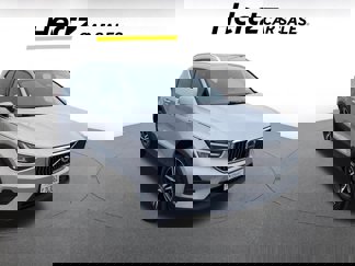 Used 2024 Volvo XC40 B5 Core image 1