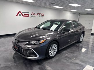Used 2021 Toyota Camry LE image 1