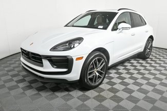 Used 2025 Porsche Macan image 1