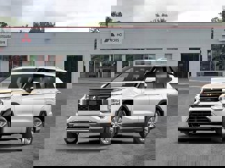 New 2025 Mitsubishi Outlander SE image 1