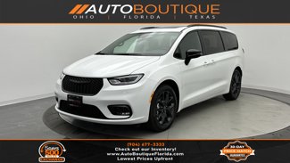 Used 2025 Chrysler Pacifica Limited image 1
