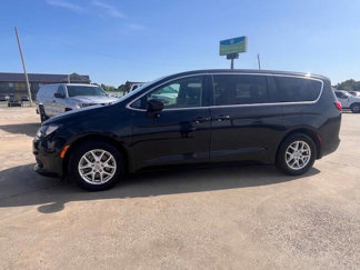 Used 2022 Chrysler Voyager LX image 1