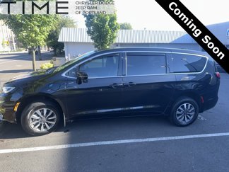 Used 2022 Chrysler Pacifica Touring-L image 1
