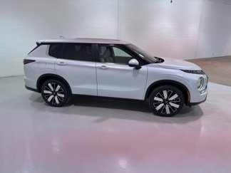 New 2025 Mitsubishi Outlander SE image 1