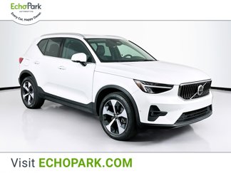 Used 2025 Volvo XC40 B5 Plus image 1