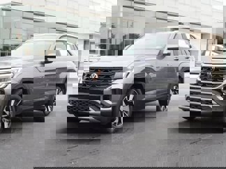 Used 2024 Volkswagen Atlas Cross Sport SE image 1