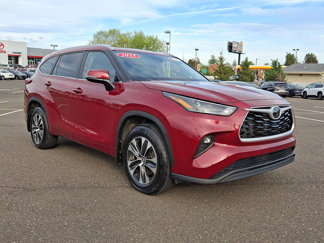 Certified 2023 Toyota Highlander XLE image 1