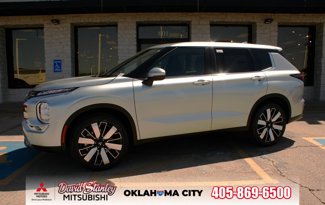 New 2025 Mitsubishi Outlander SE image 1