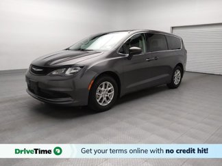 Used 2022 Chrysler Voyager LX image 1