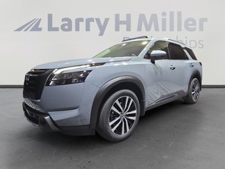 New 2025 Nissan Pathfinder Platinum image 1