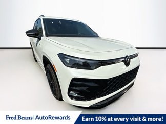 New 2025 Volkswagen Tiguan SE R-Line image 1