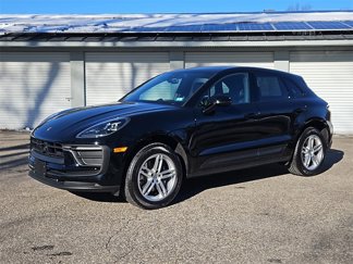 Used 2024 Porsche Macan image 1