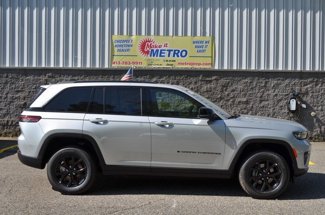 New 2025 Jeep Grand Cherokee Altitude image 1