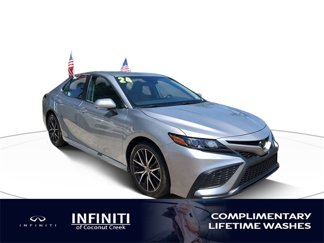 Used 2024 Toyota Camry SE image 1