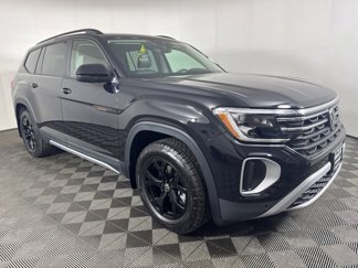 New 2025 Volkswagen Atlas Peak Edition SE image 1