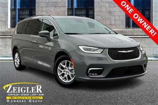 Used 2022 Chrysler Pacifica Touring-L image 1