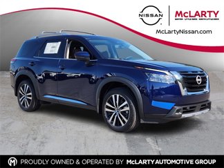 New 2025 Nissan Pathfinder Platinum image 1